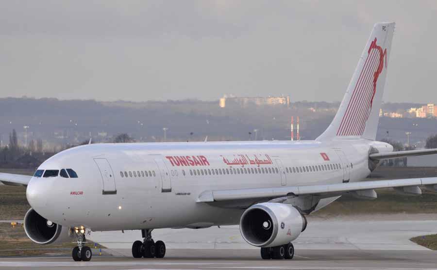 Tunis Air Une Hotesse De L Air Expulsee Pour Port Du Voile Alnas
