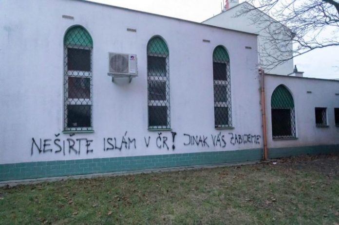 republique tcheque brno mosquee vandalisee