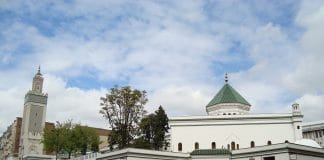 La Grande Mosquée de Paris annule la prière du vendredi « jusqu’à nouvel ordre »