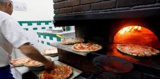 Coronavirus : Un pizzaïolo marocain offre des pizzas gratuites tous les jours en Italie