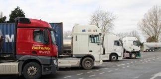 Un chauffeur se fait braquer une cargaison de 200 000 masques destinés à la France