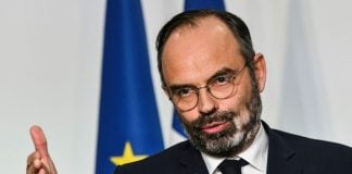 Édouard Philippe explique pourquoi la France a bien détruit 280 millions de masques