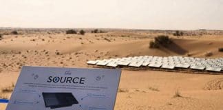 Une entreprise transforme l'air du désert d'Arabie en eau embouteillée