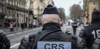 « Sale Négro ! » - un homme mordu par un CRS est condamné à 4 mois de prison2