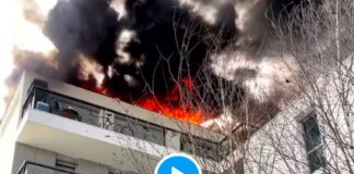 Bordeaux le toit d’un immeuble prend feu et dégage une impressionnante fumée noire -VIDEO