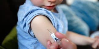Covid-19 : les autorités sanitaires internationales prévoient une campagne de vaccination pour les enfants 