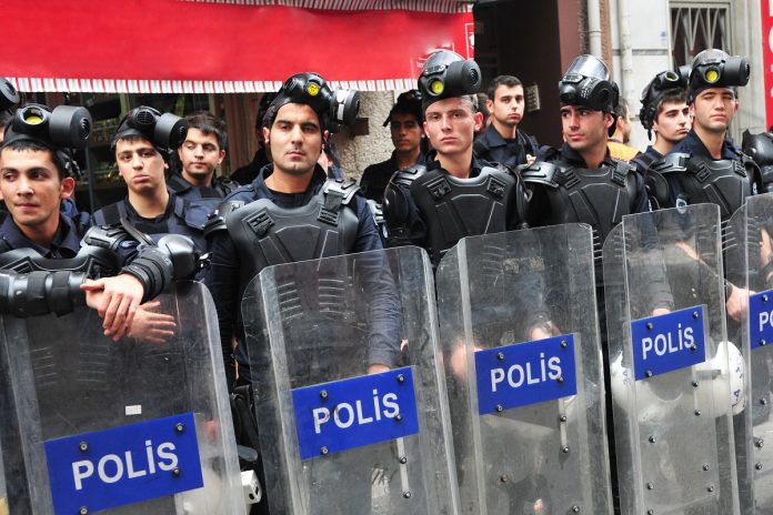 Le suicide des policiers explosent en Turquie