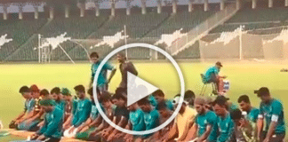 L’équipe pakistanaise de cricket interrompt le match pour accomplir la prière du Maghreb sur le terrain - VIDEO