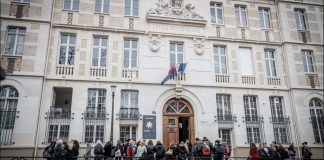 Paris - une enseignante agressée par un élève dans le prestigieux lycée Montaigne