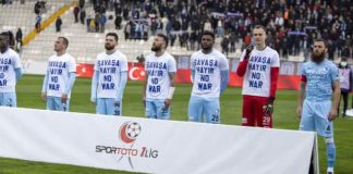 Le footballeur Aykut Demir refuse de porter le maillot « Non à la guerre en Ukraine »