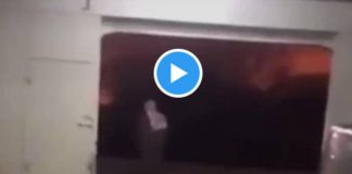 Un vieil homme appelle à la prière de l’aube tous ses voisins en se rendant à la mosquée - VIDEO